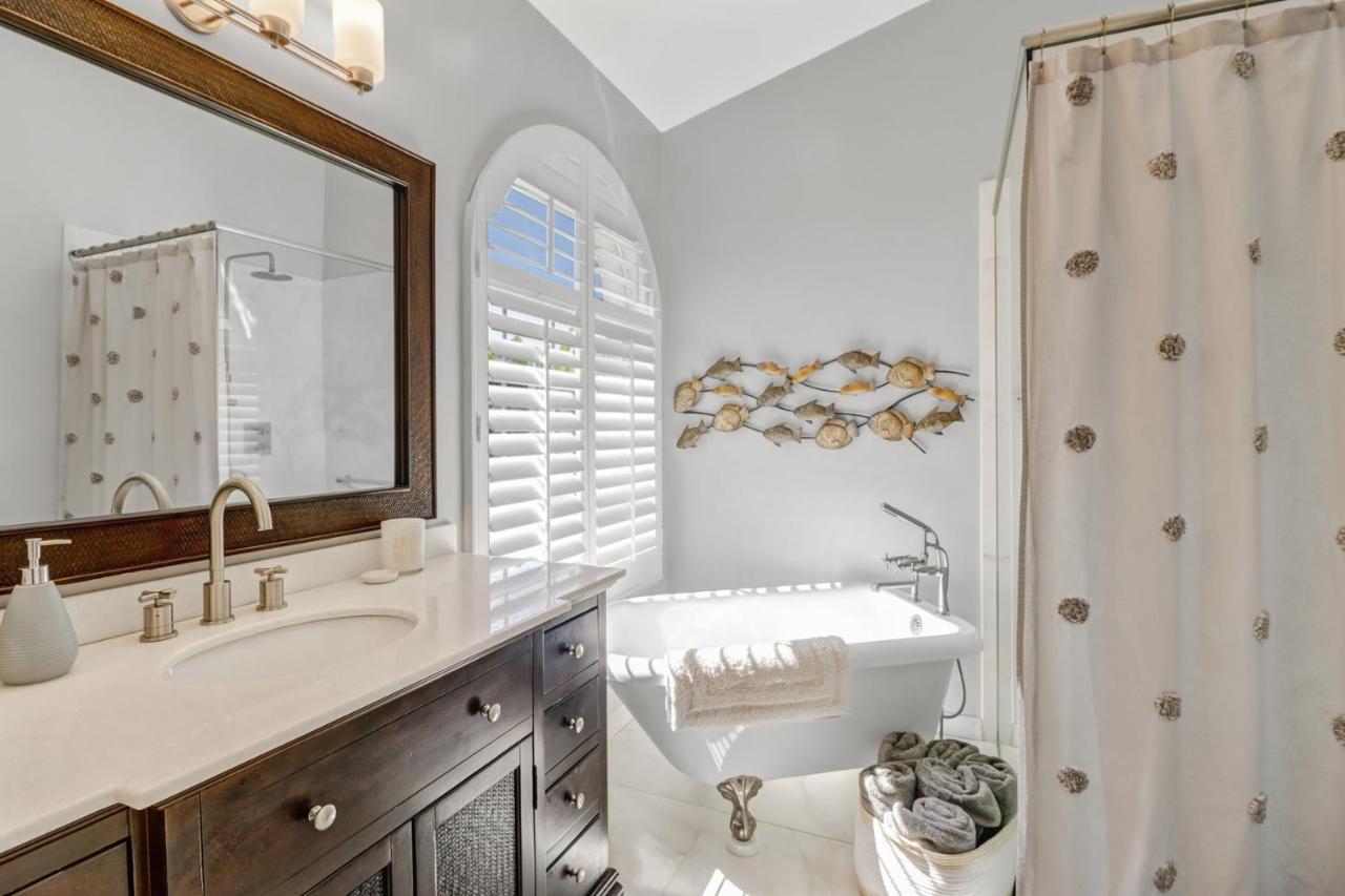 Cozy Beach House - 5 Minutes From Vanderbilt Beach North North Naples 外观 照片