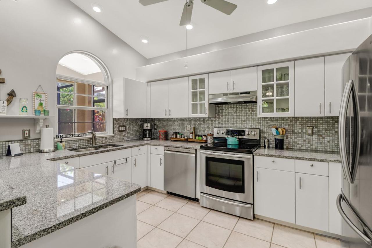 Cozy Beach House - 5 Minutes From Vanderbilt Beach North North Naples 外观 照片