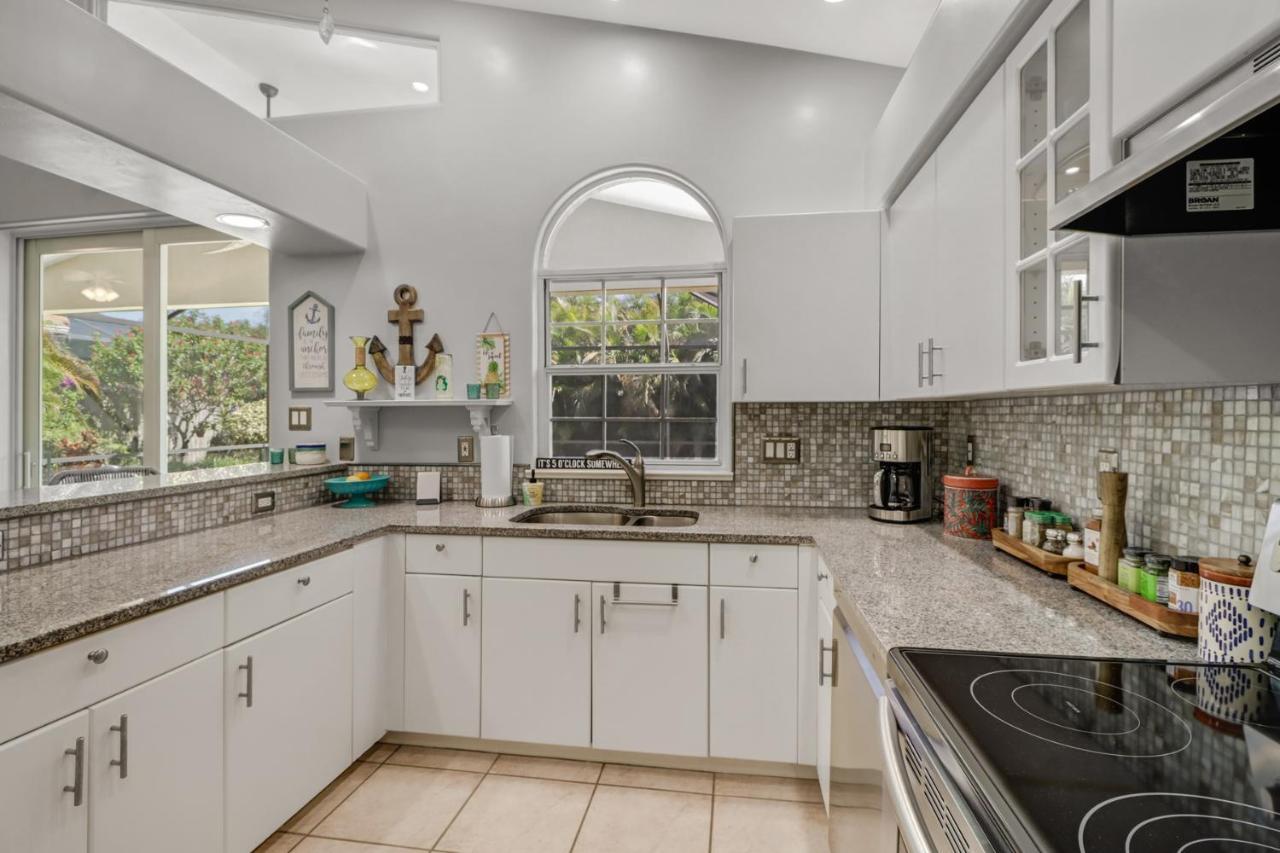 Cozy Beach House - 5 Minutes From Vanderbilt Beach North North Naples 外观 照片