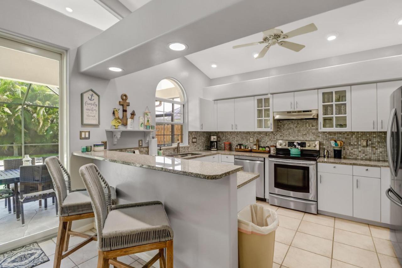 Cozy Beach House - 5 Minutes From Vanderbilt Beach North North Naples 外观 照片