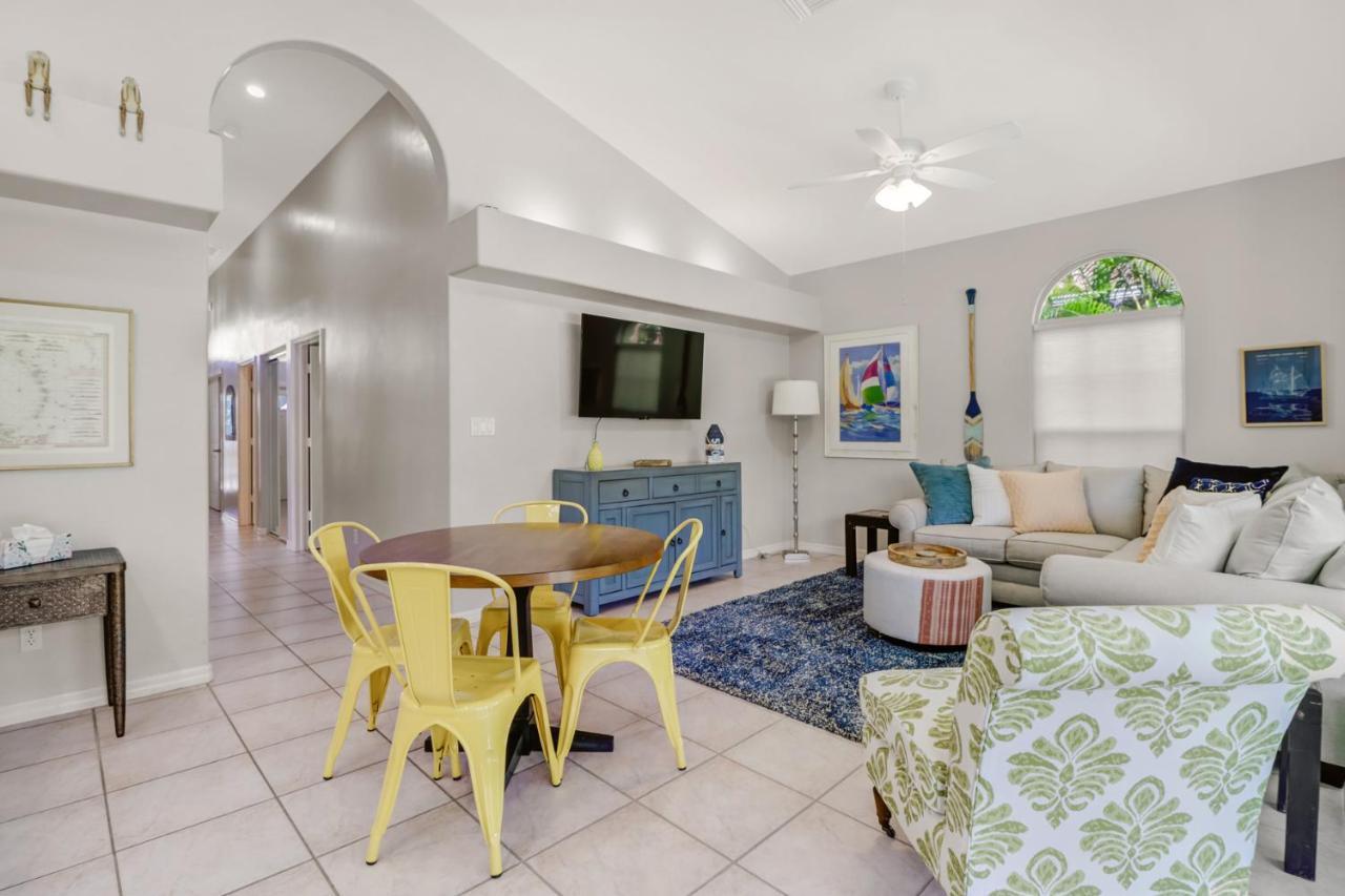 Cozy Beach House - 5 Minutes From Vanderbilt Beach North North Naples 外观 照片